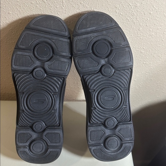 Skechers go walk Arch-fit Togpath sneakers Size 12